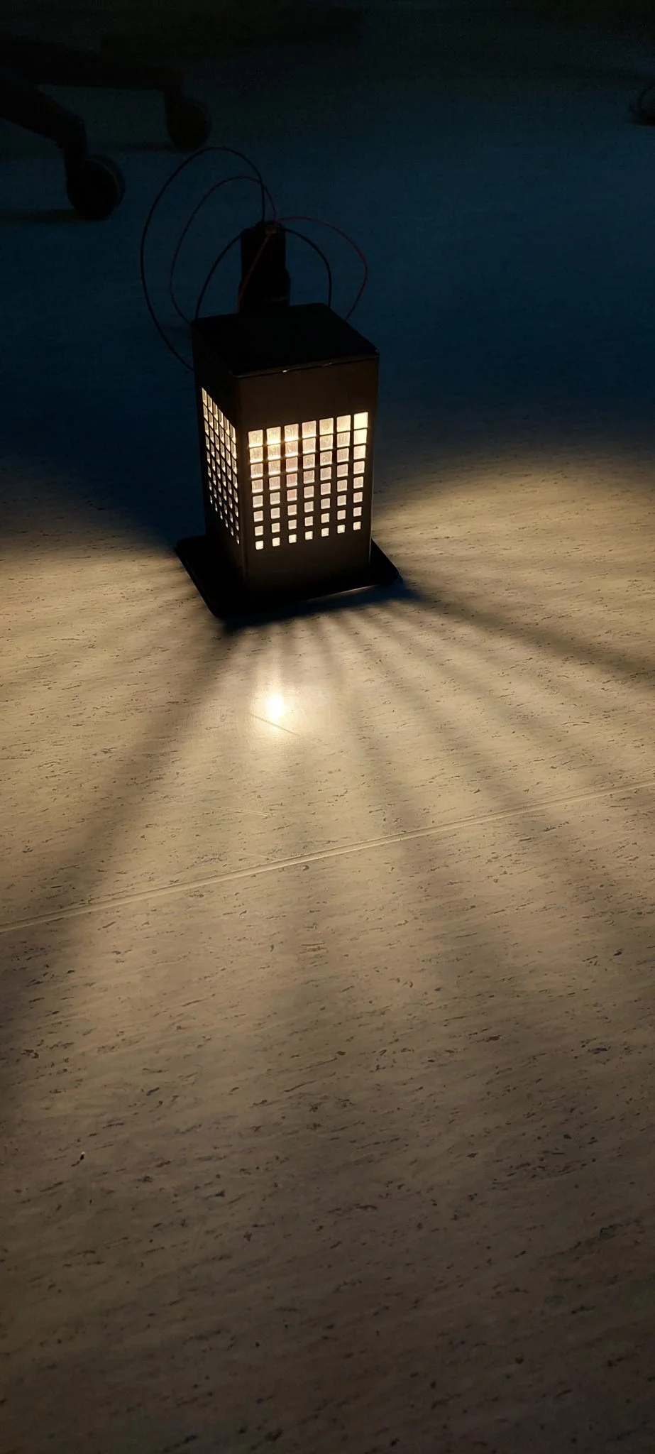 Valaisin LED, musta, korkea - Image 2