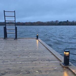 paalupollari led laiturilla