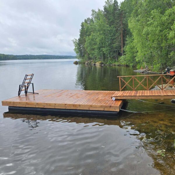 savorak mökkilaituri sivulta