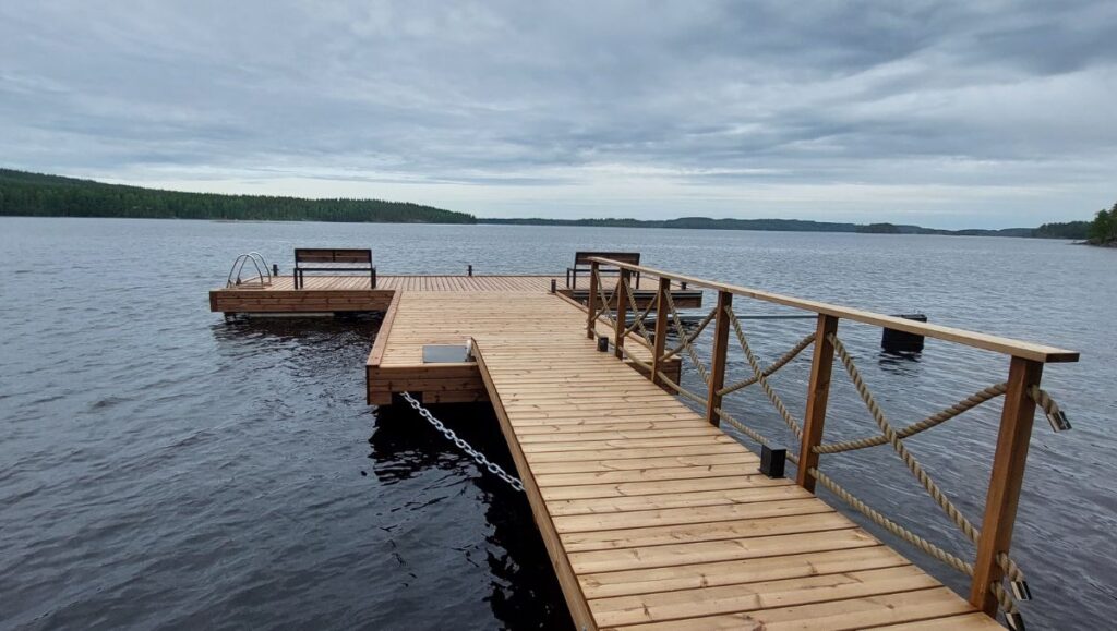 Betoniponttonilaituri sopii haastaviin järvi- ja meriolosuhteisiin