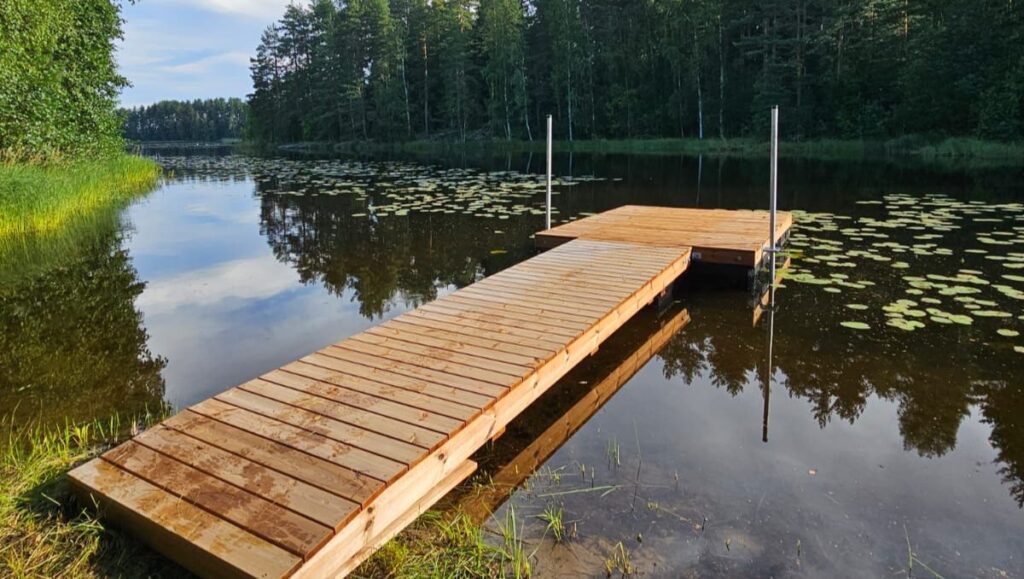 Saunalaiturit ovat kevyitä ja perusvarmoja laitureita, ja ne voidaan nostaa tarvittaessa vedestä pois talveksi