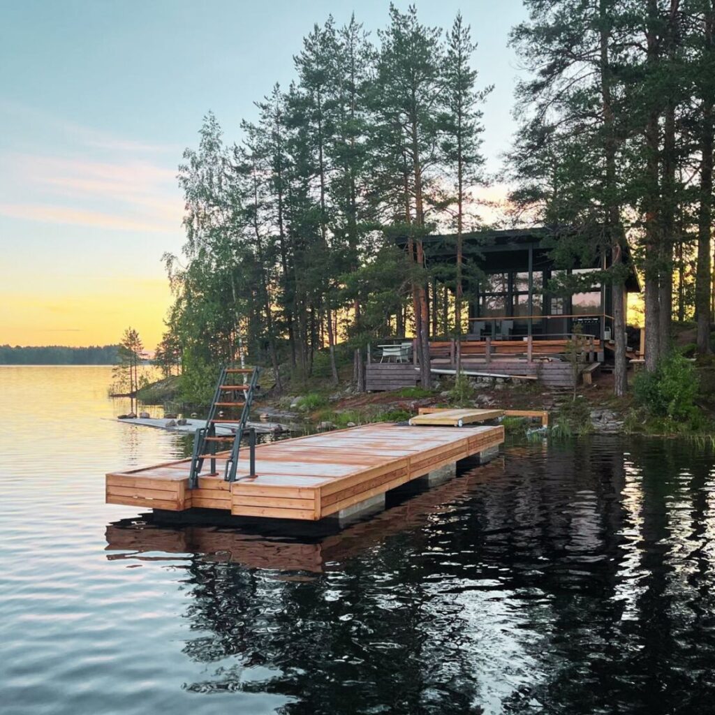 savorak betoniponttonilaituri ja mökki