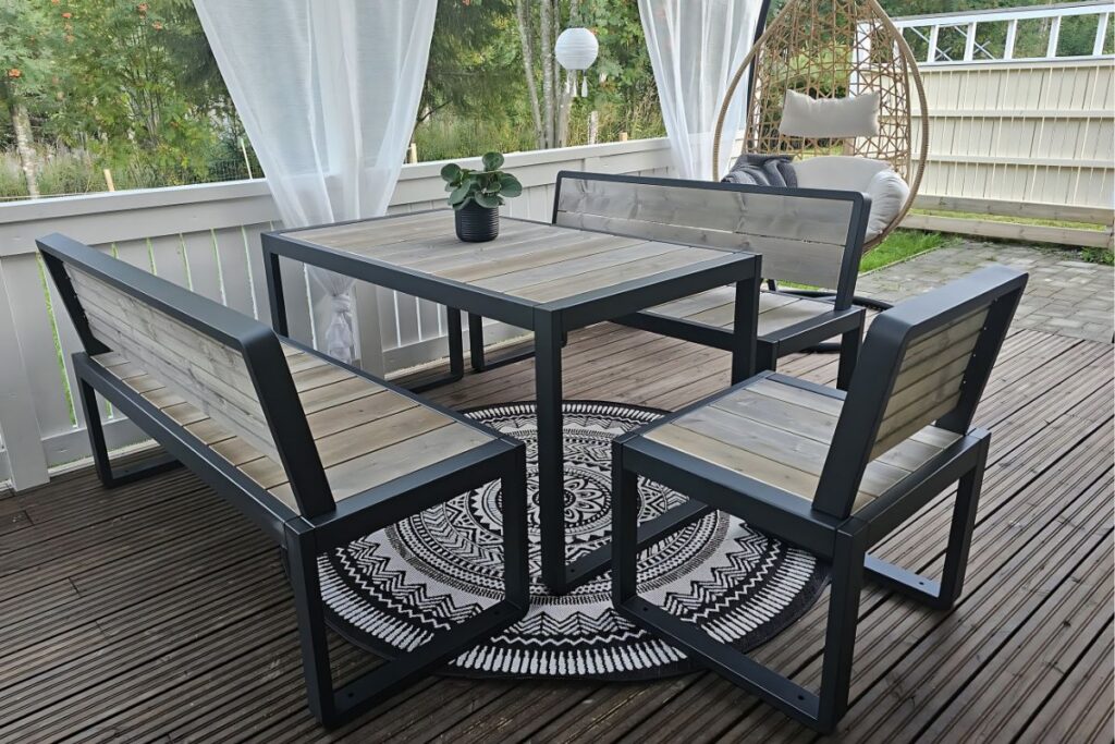 savorak design pöytä ja penkit terassilla lähikuva