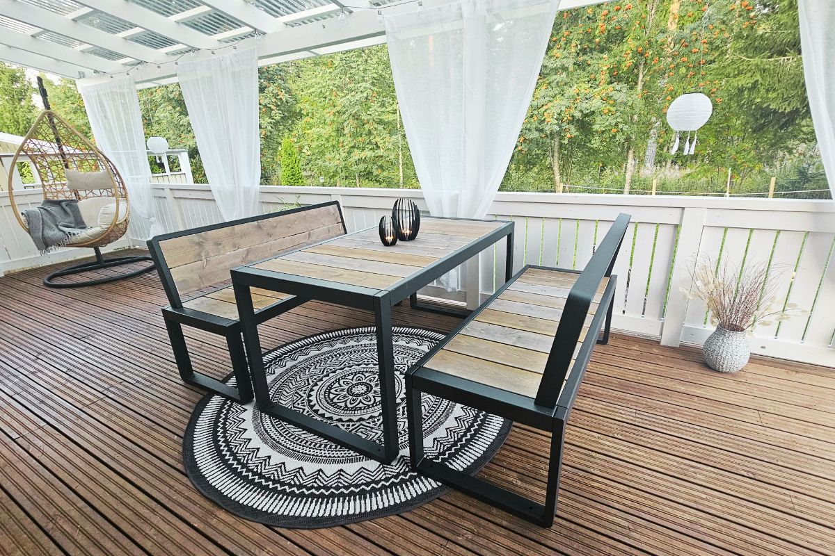 savorak kalusteet terassilla