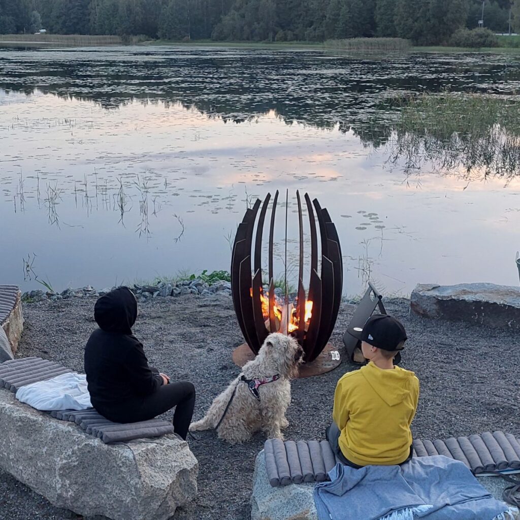 savorak ulkotulisija rannalla
