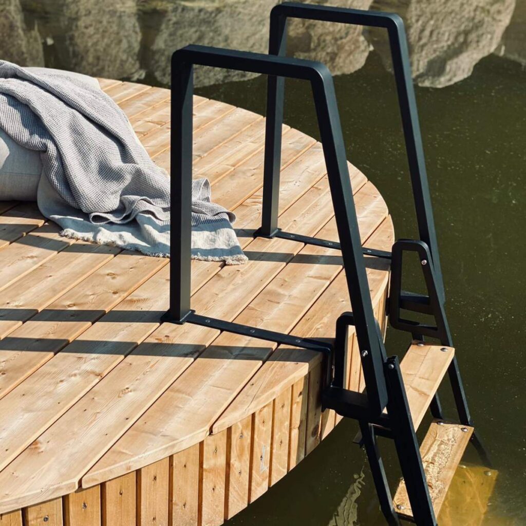 savorak pyöreä laituri ja uimaportaat