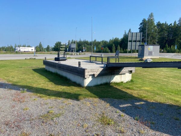 Mallilaituri Huvila Massiivi lehtikuusikansi + kävelysilta, Raisio