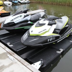 jettilaiturit satamassa