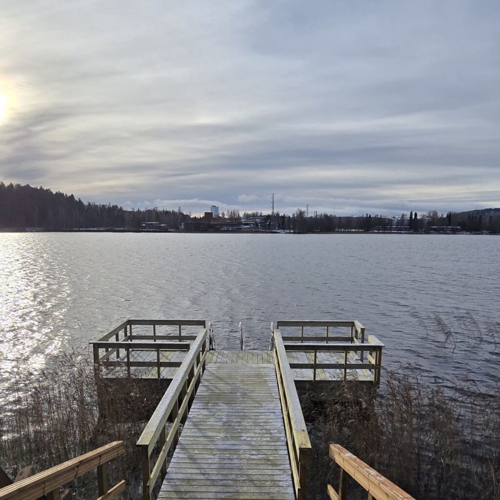 Jyväskylän tuomiojärvi avantouintilaituri