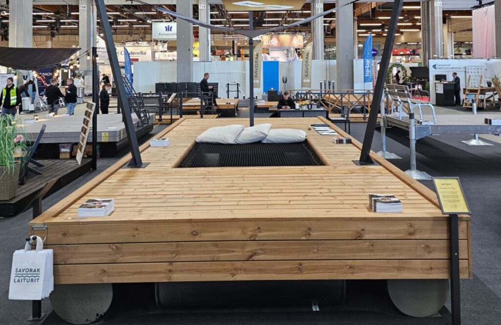 loungelaituri päädystä