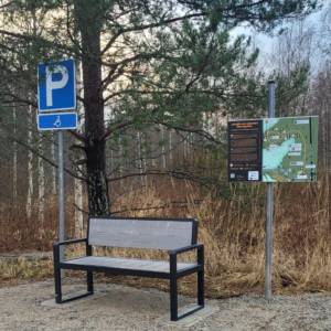 esteetön penkki puistossa