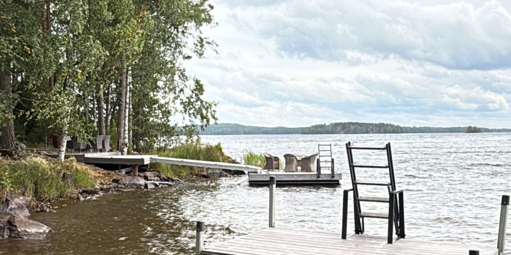 pylväs ja mökkilaituri kelona