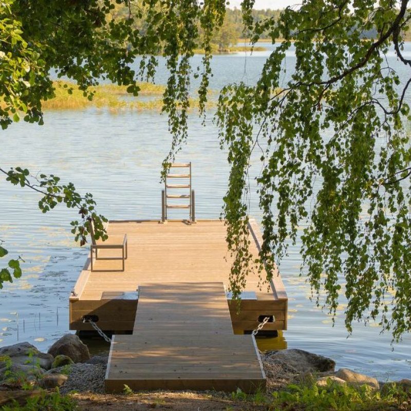 savorak laituri puiden takana savorak laituri puiden takana